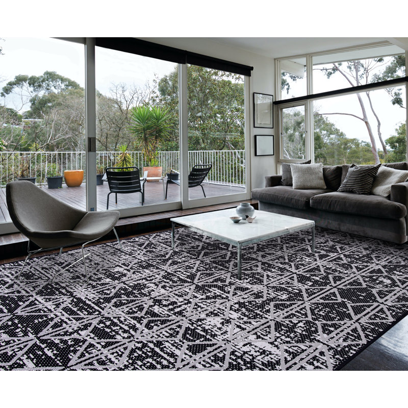 Tapis intérieur / extérieur noir Keilah, Rectangle 5 pi 3 po x 7 pi 6 po