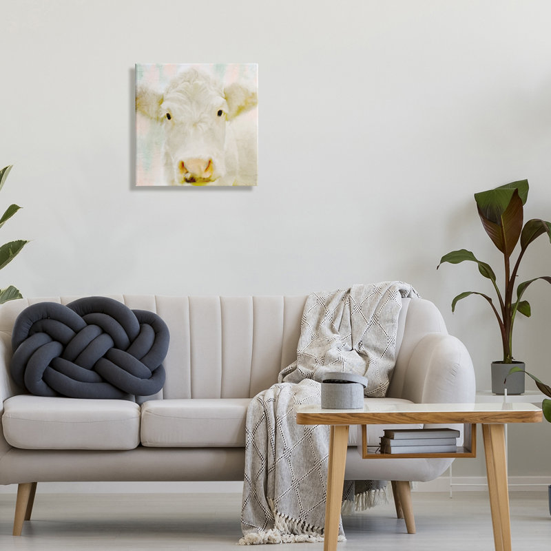 Gros plan d'une douce vache blanche sur fond superposé par Kim Allen - Peinture, Toile tendue, H 17 po x l 17 po x P 1,5 po