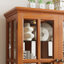 Vitrine exquise avec portes en verre et tablettes réglables, idéale pour mettre en valeur des objets de collection à la maison ou au bureau