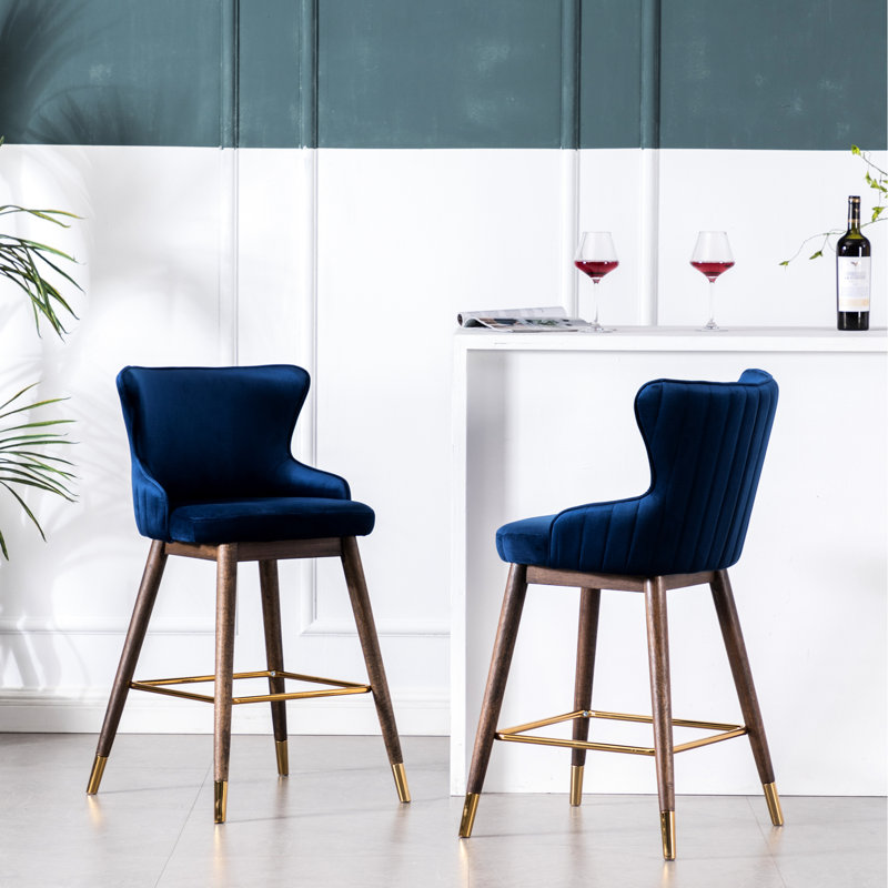 De 2 tabourets à oreilles à hauteur de comptoir bleus, revêtement, mousse dense, conception avec pieds fuselés, tabourets galvanisés en noyer, en métal et en métal doré (2), rembourrage en mousse épaisse, style Mid-Century