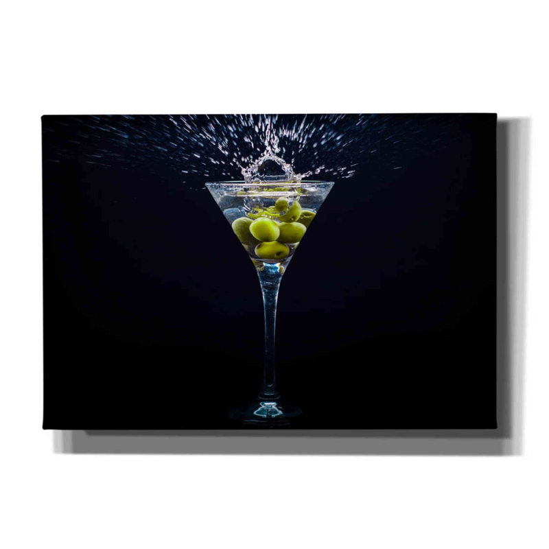 Latitude Run® «Dirty Martini Splash» par Epic Portfolio, art mural sur toile, H 18 po x l 26 po x P 0,75 po