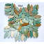 Mosaïque de galets vert-doré en forme de fleurs 12 po x 12 po Designer