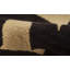 Tapis beige et noir par Roderick