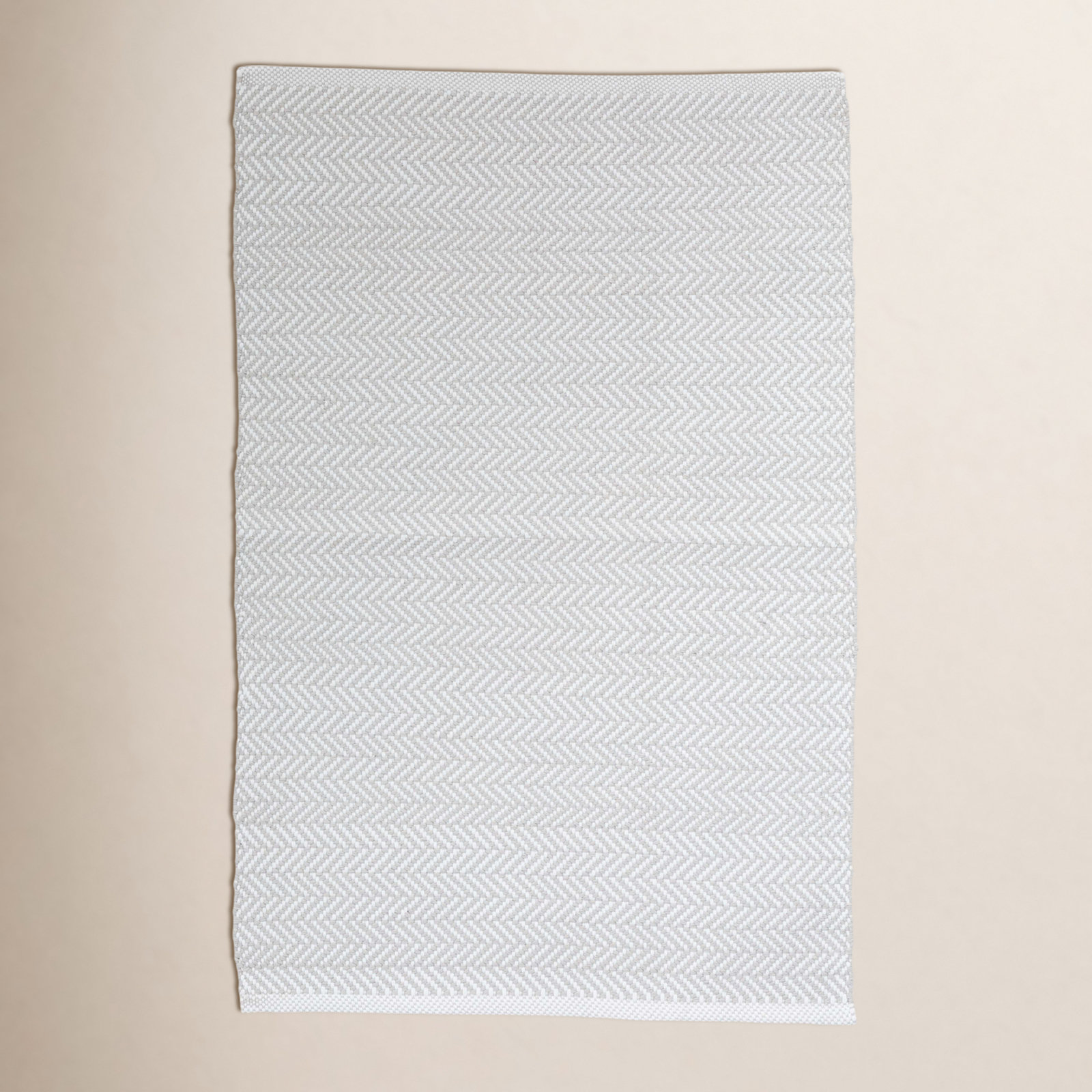 Herringbone Pearl Hand-Woven Outdoor Rug, Rectangle 3' x 5', Pearl Gray/White