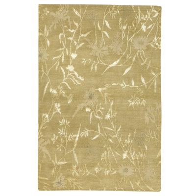 Hand Knotted Area Rug in Straw And Ivory