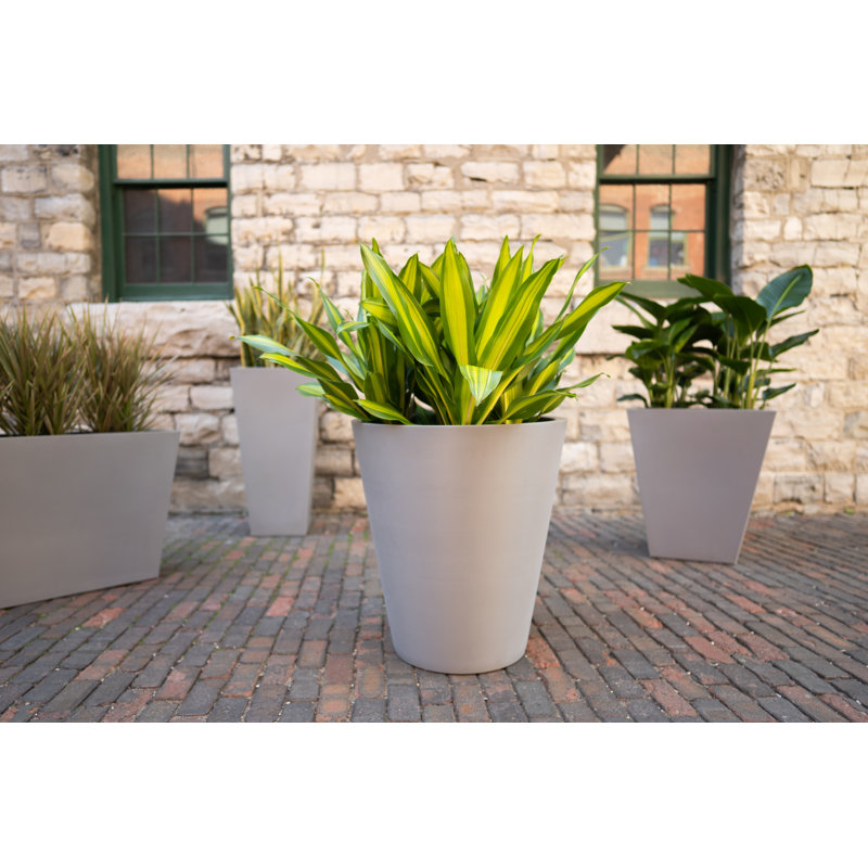 Pro Series Curve Thirty Planter, Gray