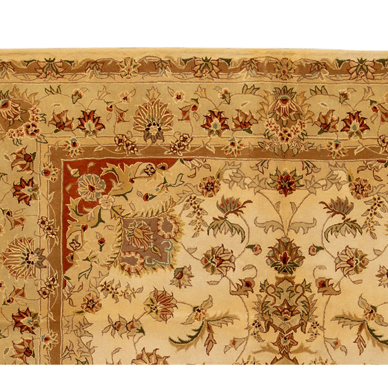Hand Knotted Wool Area Rug in Ivory And Beige