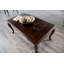 Table basse rétro en bois sculpté, design élégant pour le décor du salon