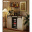 Bar ferme Farmhouse avec prise de courant et espace pour réfrigérateur, mini armoire de réfrigérateur avec portes de grange pour le salon