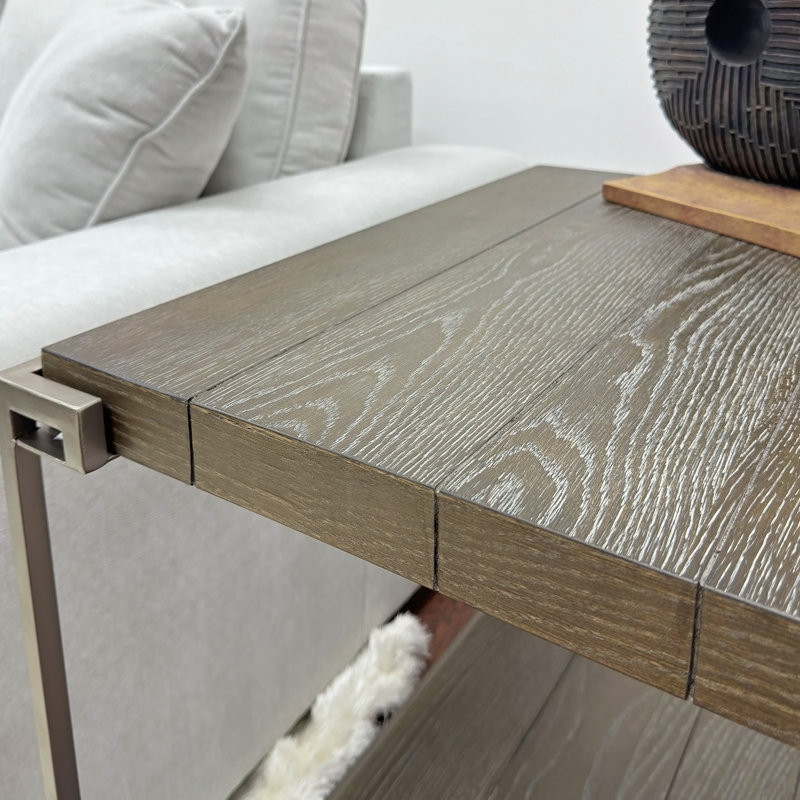 Table basse rectangulaire avec plateau en bois manufacturé et tablette