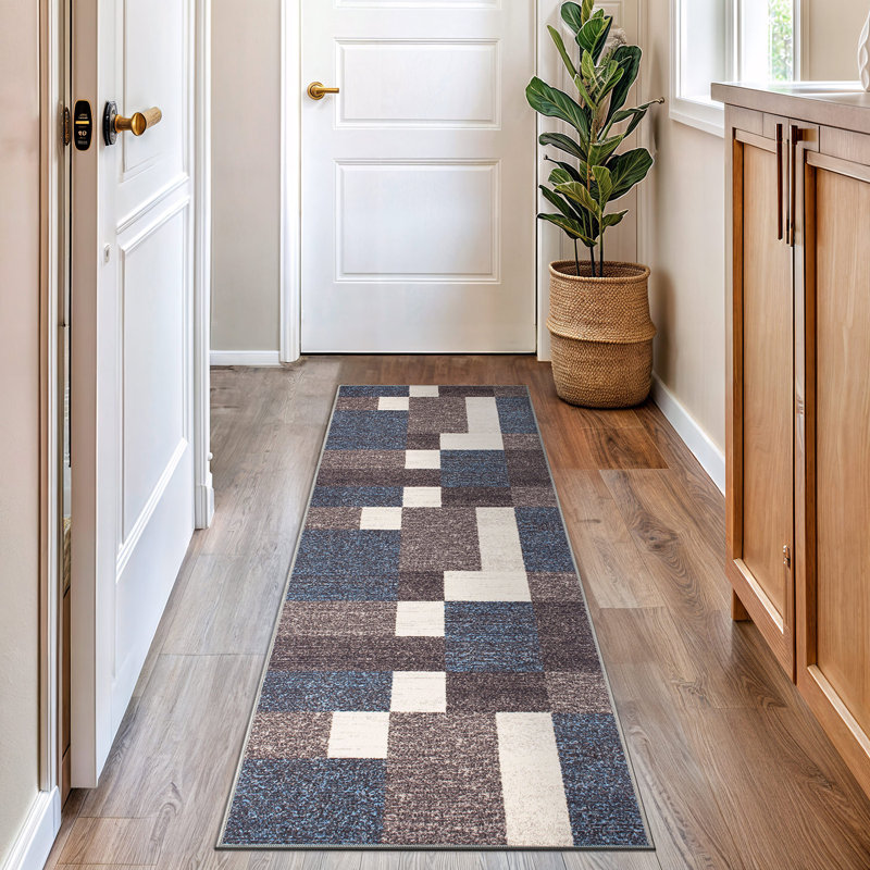 Tapis bleu touffeté à motif géométrique Allyne, Tapis de couloir 2 pi 7 po x 10 pi