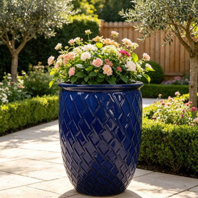 Pot de fleurs artisanal en céramique de 43 cm (17 pouces), bleu saphir à motif de losanges, pot en argile respirant pour Monstera deliciosa et figuier lyre, décoration intérieure et extérieure pour entrée et jardin
