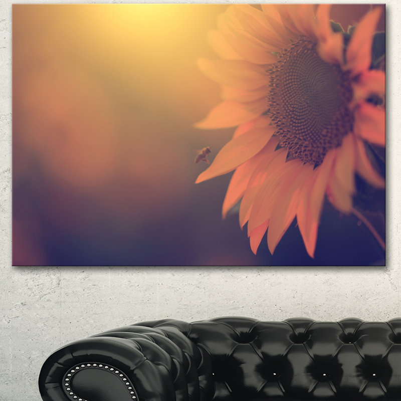 Photo rétro de tournesol en gros plan - impression sur toile tendue, H 16 po x l 32 po x P 1 po