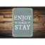 Panneau «Enjoy Your Stay» en aluminium-58216573