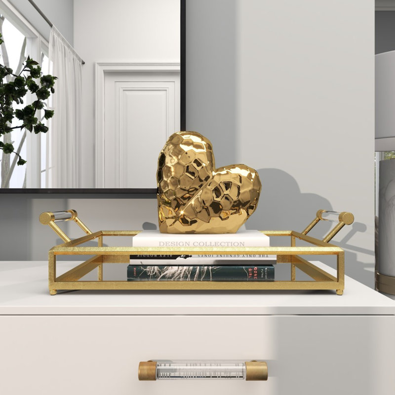 Sculpture en porcelaine Almera, H 7,75 po x l 4,05 po x P 7,95 po, Doré