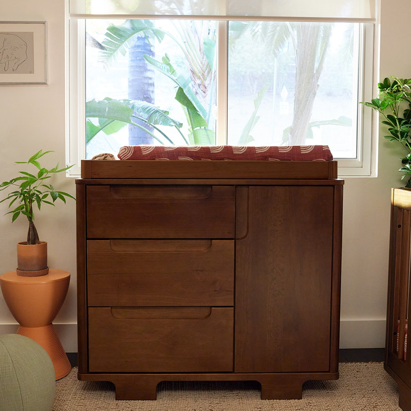 Yuzu 3-Drawer Changer Dresser, Natural Walnut