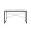 Bureau de style industriel avec plateau rectangulaire en bois et piètement traîneau en métal