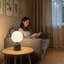 Lampe de table en bois massif de 25 cm de hauteur avec abat-jour globe en verre opale de 15 cm, intensité variable en continu de 0 à 100 %, douille E12, homologuée UL-1945729803-2090665762