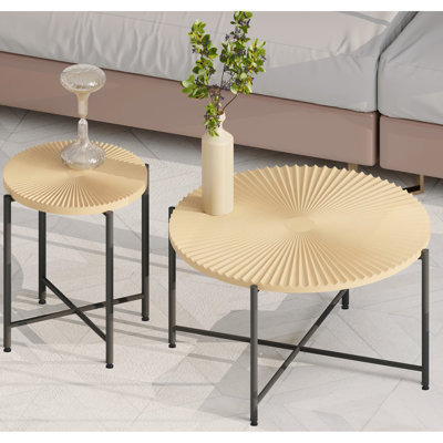 2 tables avec motifs radiaux. Imperméable. Forme cylindrique vieillie. Pieds en métal noir. Style rustique. Noyer foncé, rouge, bois technique au choix. Motif de café 31,4 po x H 18,9 po et P 18,9 po 23,6 po