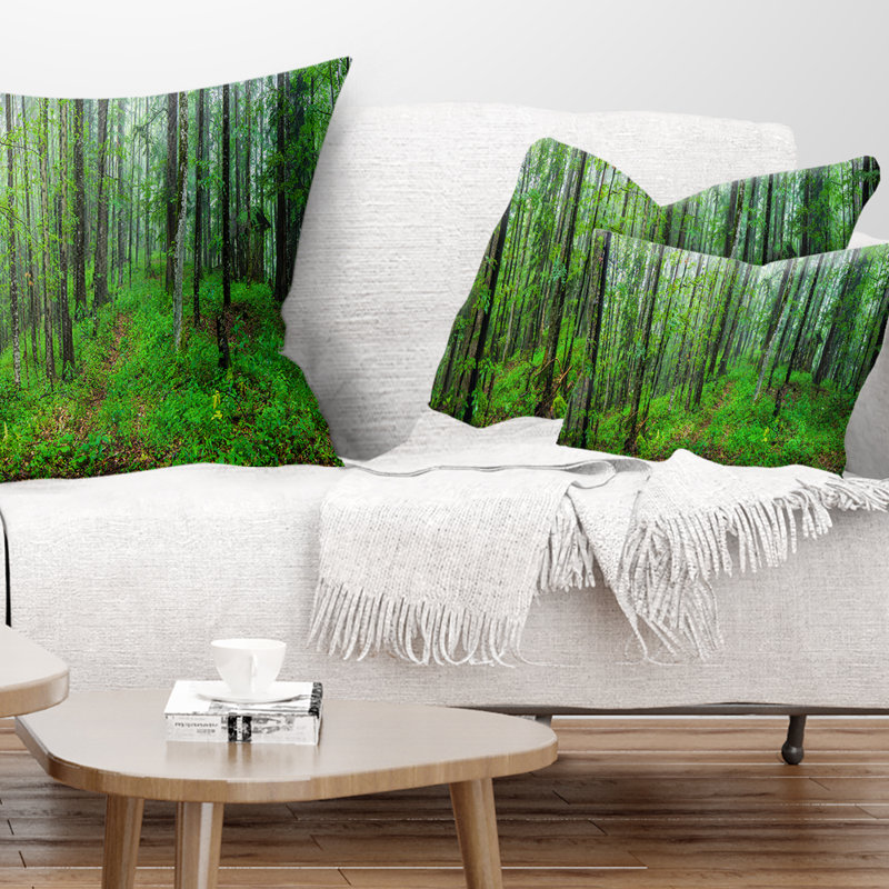 Vert forêt sauvage avec des arbres denses - oreiller imprimé forêt