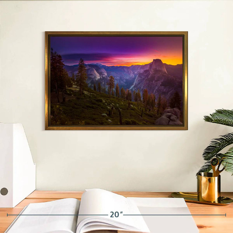 Lever de soleil sur un demi-dôme, Cadre flottant doré, 13 po x 9 po