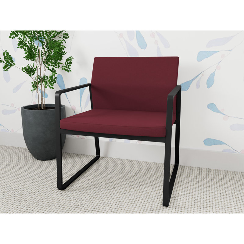 Chaise d'invité surdimensionnée Gansett, Noir, Tissu vin ouvert