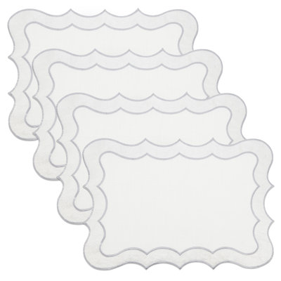 Enchanting Scallop Border Placemat