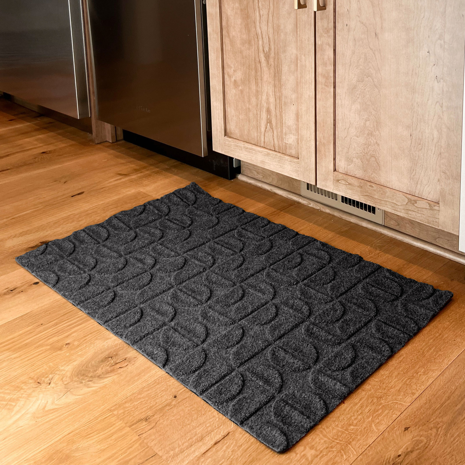 WaterHog Luxe Hourglass Non-Slip Doormat, Graphite