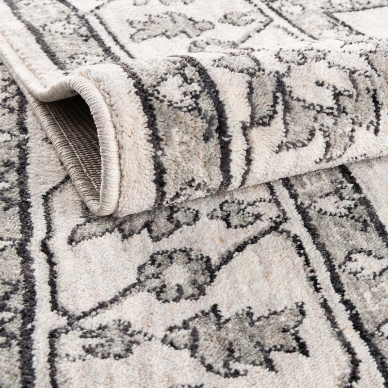 Policarpio Oriental Indoor Rug, Round 7'