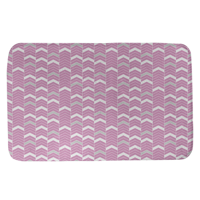 Tapis pour salle de bain lineed chevrons Stephenie, l 17 po x L 24 po, Rose / Gris