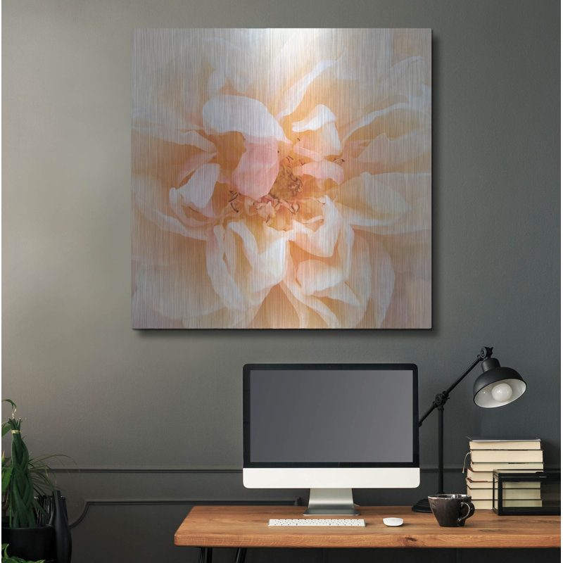 «Promise Rose» par Rebecca Swanson, H 36 po x l 36 po