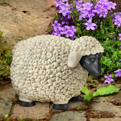 Statue de jardin comptant des moutons