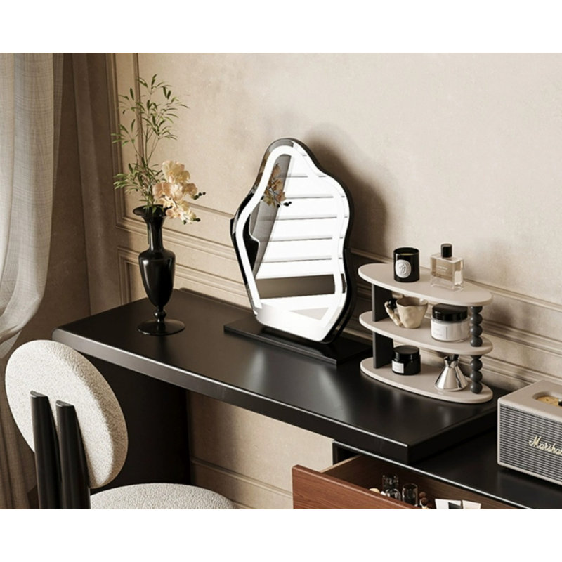 Commode rétro avec une touche haute