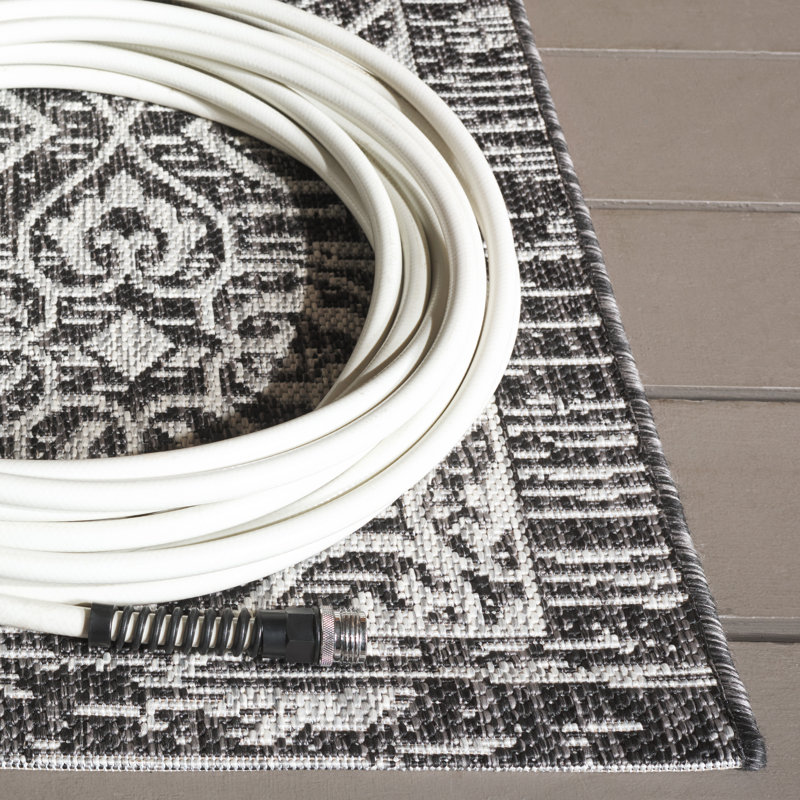 Tapis d'intérieur / extérieur à motif géométrique Bexton Performance, Rectangle 5 pi 3 po x 7 pi 7 po