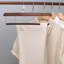Cintres pour pantalons en bois massif avec protection antidérapante-276527329