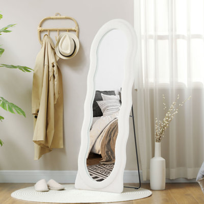 Miroir pleine grandeur irrégulier avec cadre ondulé 63 po x 24 po blanc