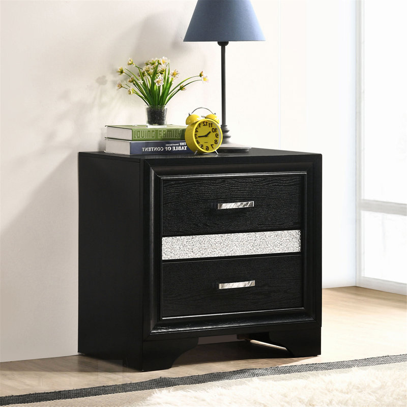 Élégante et fonctionnelle table de chevet en bois de pin à 2 tiroirs pour l'organisation et la décoration de la chambre à coucher.