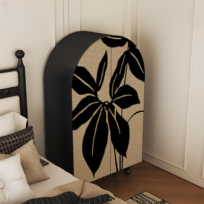 Armoire arquée avec tablettes et portes