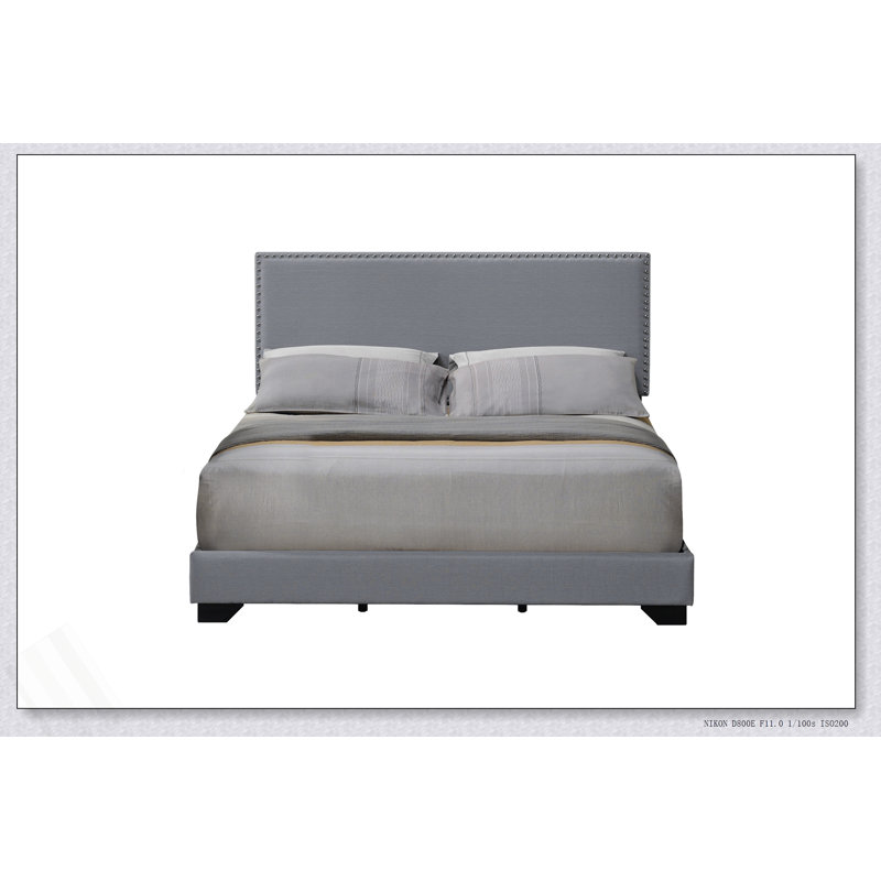 Grand lit en tissu gris clair Leandros