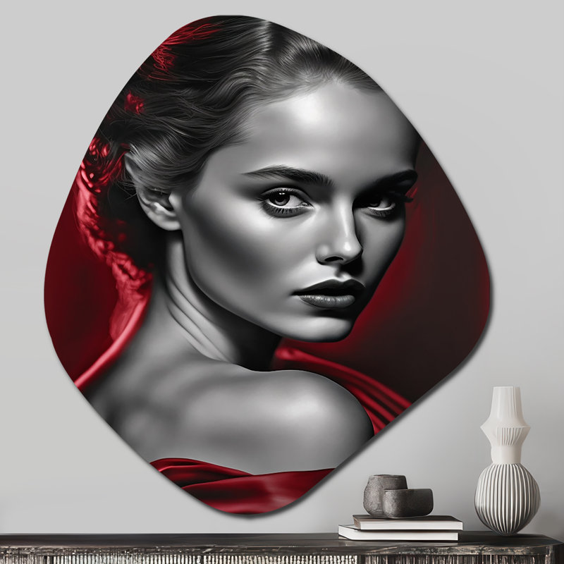 Rétro grâce en noir et rouge - art féminin en métal de forme irrégulière, H 28 po x l 25 po