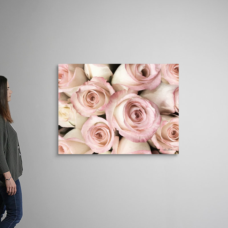 Reproduction de photo sur toile, "Top View-roses roses" par Lori Deiter, Toile tendue, H 36 po x l 48 po x P 1,25 po