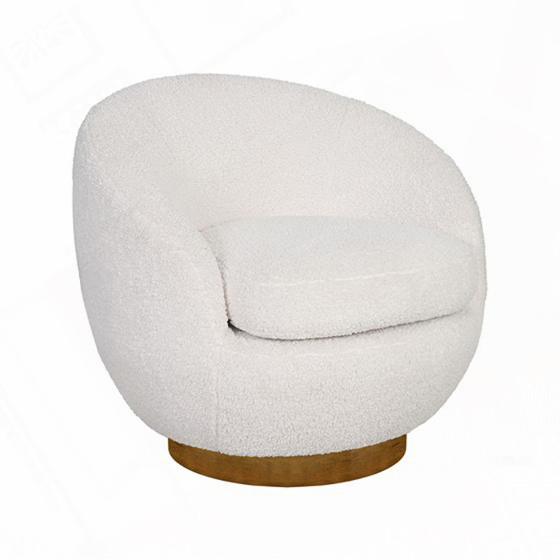 Chaise pivotante rembourrée en sherpa avec base en bois, Polyester crème