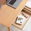 Table basse 47 po en hêtre massif pour le salon, compact et peu encombrant Résistant aux taches