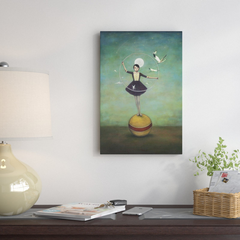 «Luna’s Circle» par Duy Huynh, impression sur toile tendue, H 40 po x l 26 po x P 1,5 po