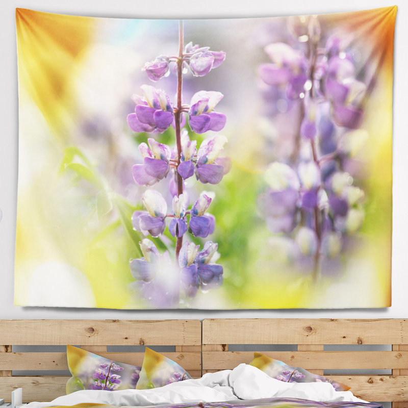 Magnifique tapisserie à fleurs de lupin bleu, H 32 po x l 39 po