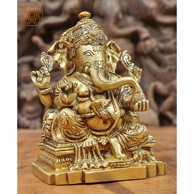 Ganesha assis sur un trône