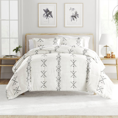 Down Alternative Urban Stitch Patterned Comforter Set