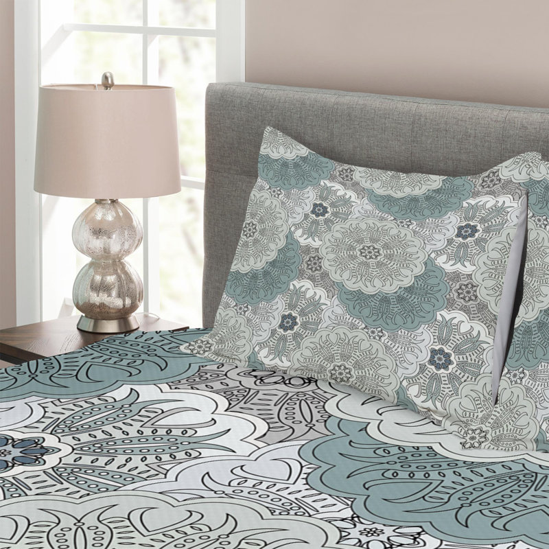 Traditional Polyester Floral Coverlet, King Coverlet + 2 Shams