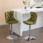 Tabourets de bar pivotants en velours à hauteur réglable de 25 à 33 pouces, tabourets de bar modernes à base chromée avec dossier capitonné et confortable pour un pub à la maison et un îlot de cuisine, vert olive, ensemble de 2,1712OL-547244102