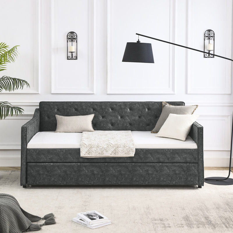 Élégant lit de jour simple avec lit gigogne, revêtement gris, rembourrage confortable en tissu élégant, coin salon